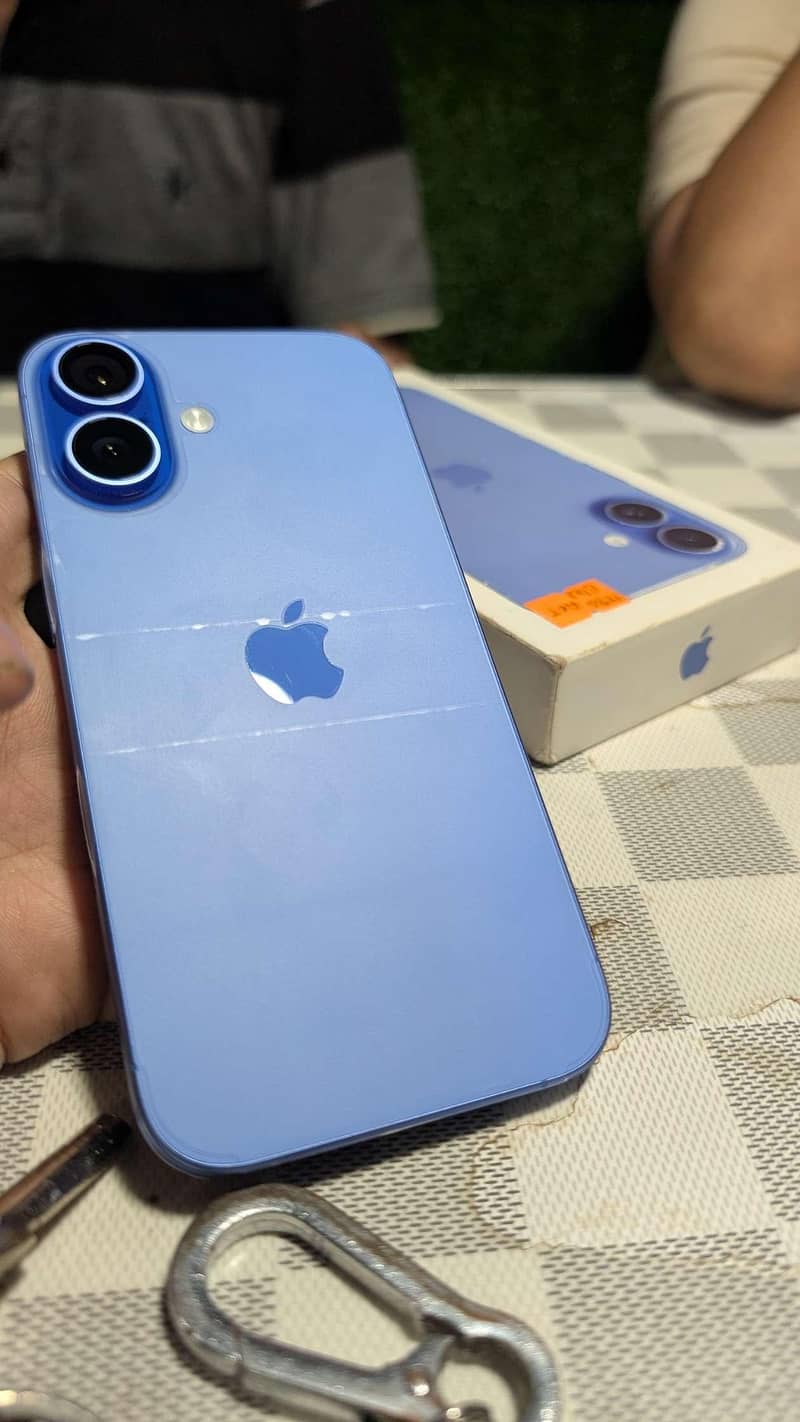 iPhone 16 3