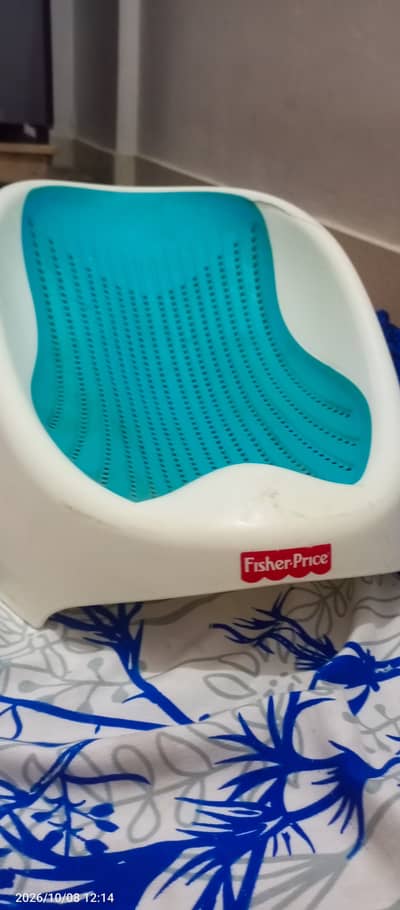 Bath tub with soft formic type bed kid enjoy the bath safe secure and