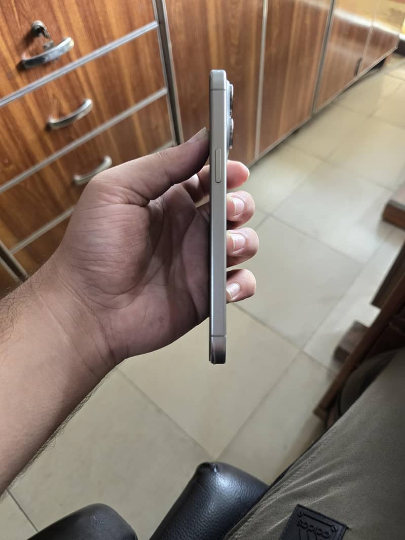 Apple iPhone 15 Pro Max 2
