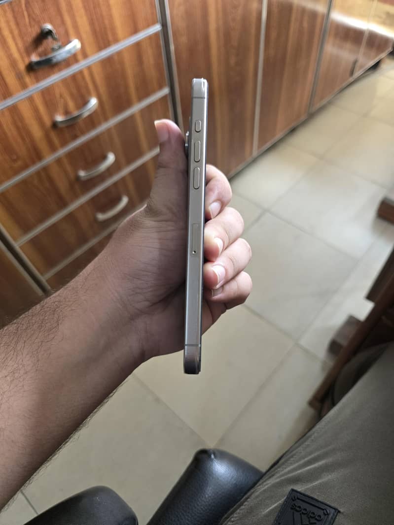 Apple iPhone 15 Pro Max 3