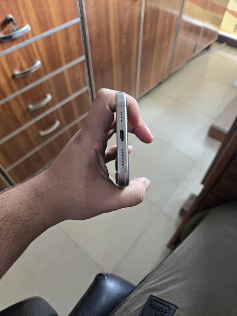 Apple iPhone 15 Pro Max 5