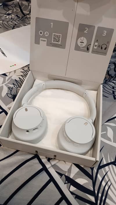 White WH-CH720n (PERFECT CONDITION)