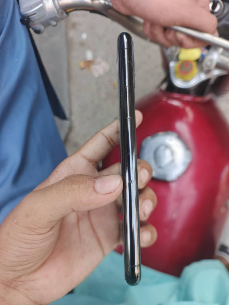 Apple iPhone 11 Pro 1