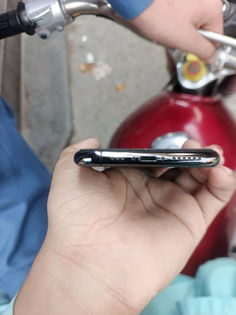 Apple iPhone 11 Pro 2