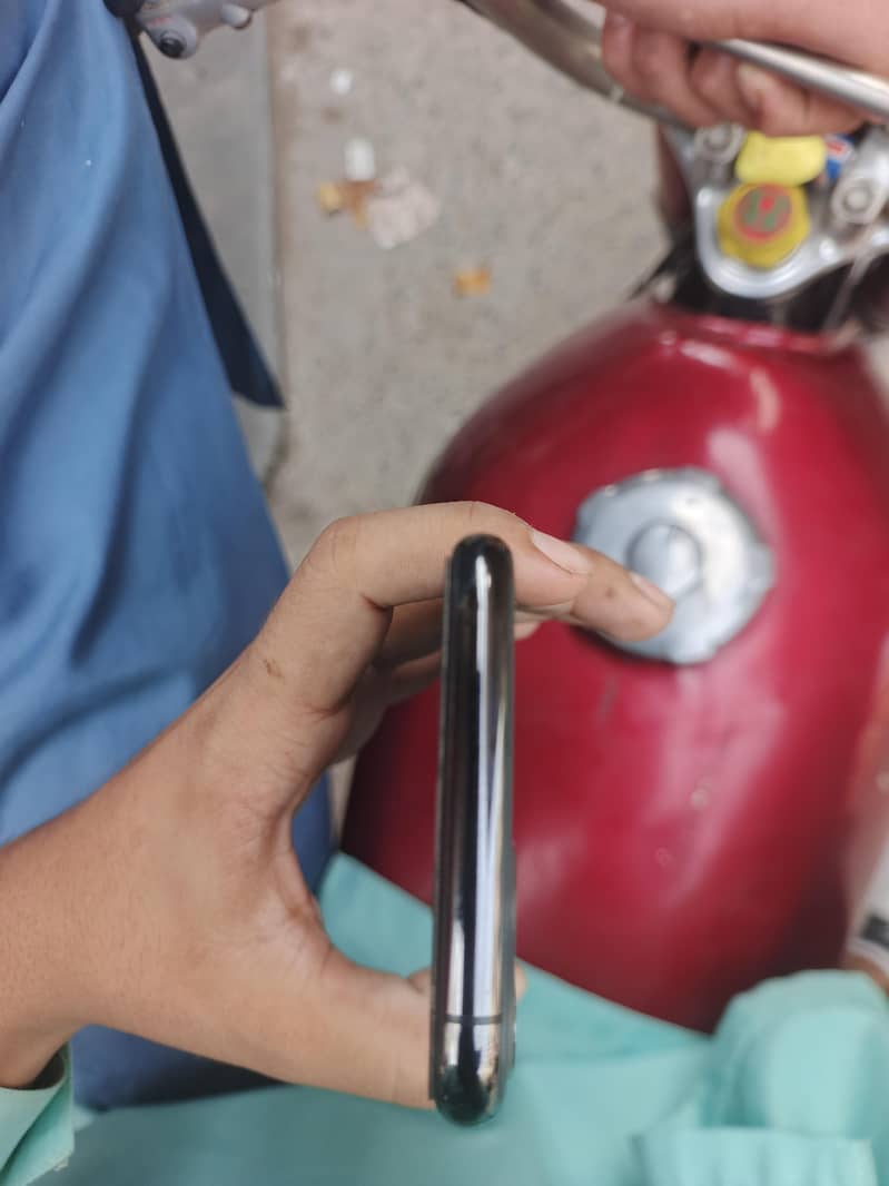 Apple iPhone 11 Pro 3