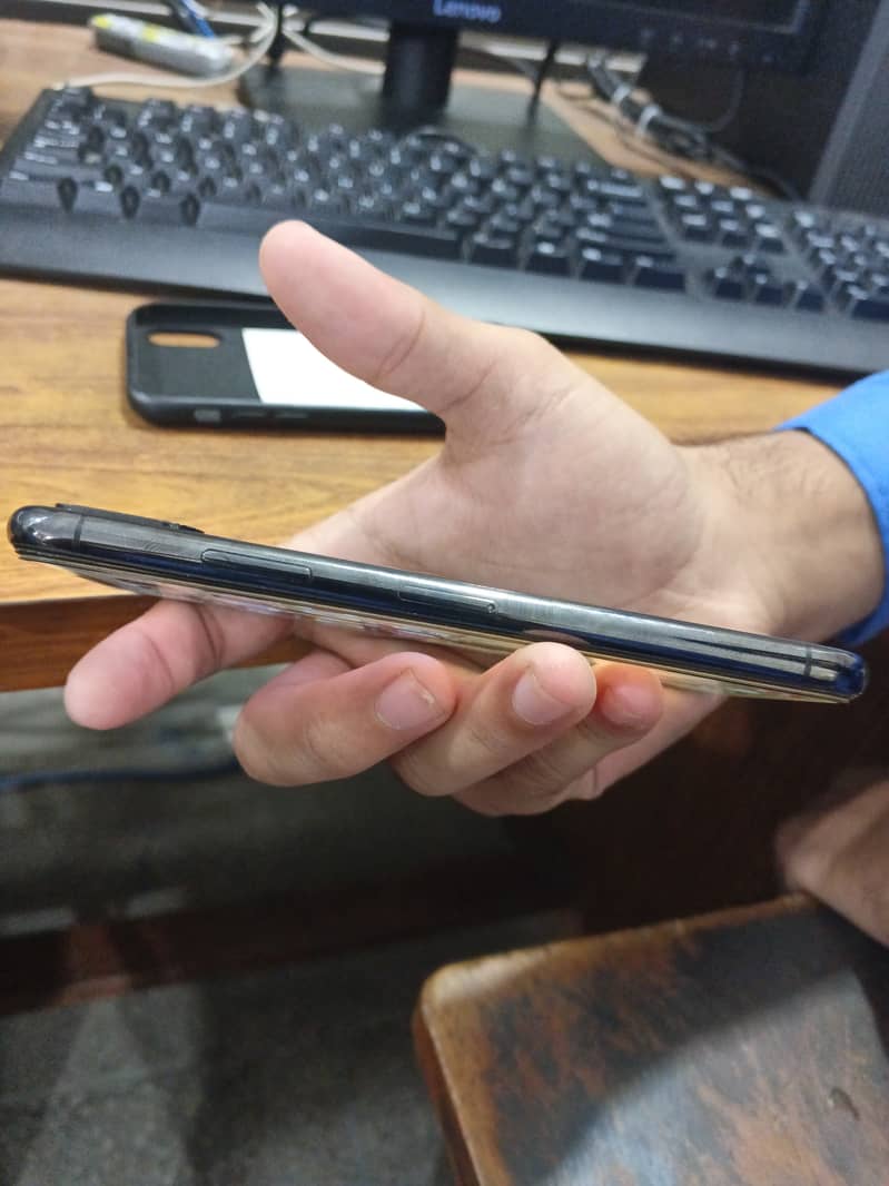 Apple iPhone X 3