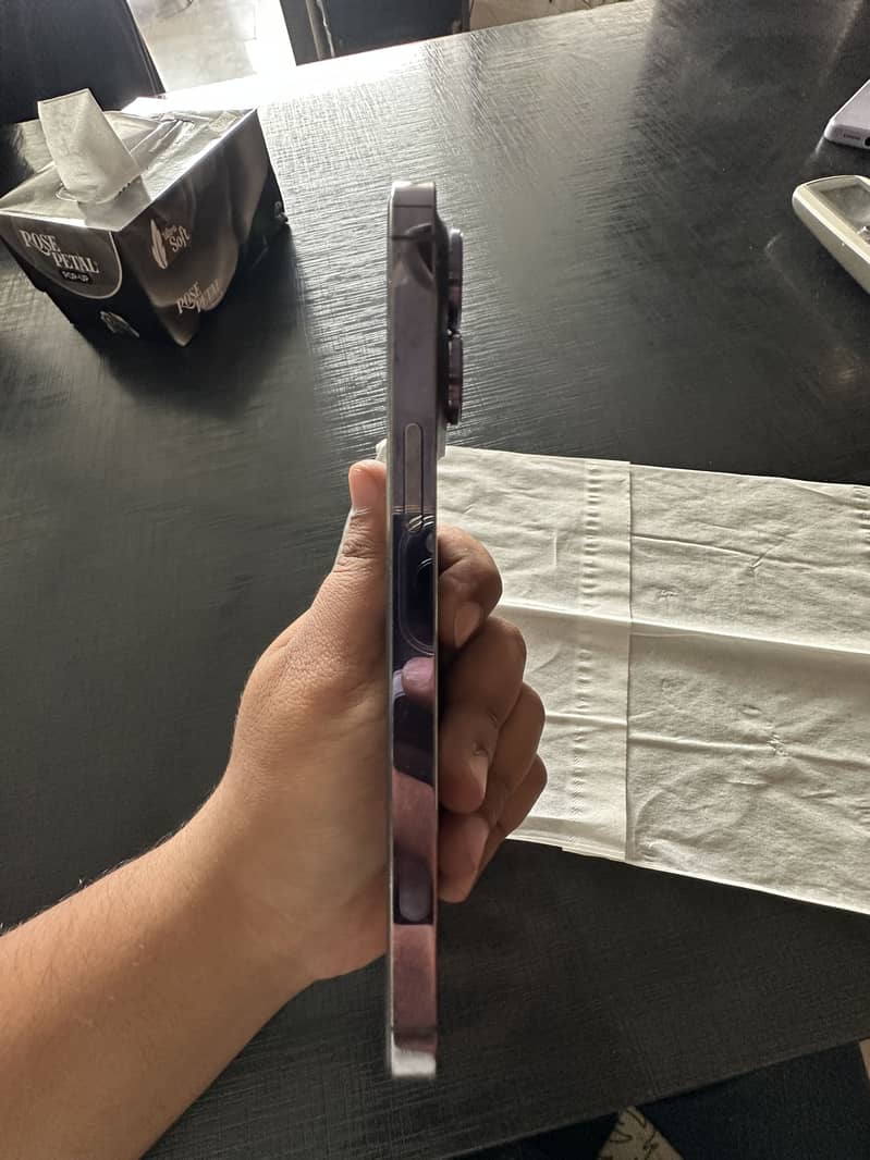 Apple iPhone 14 Pro Max 1