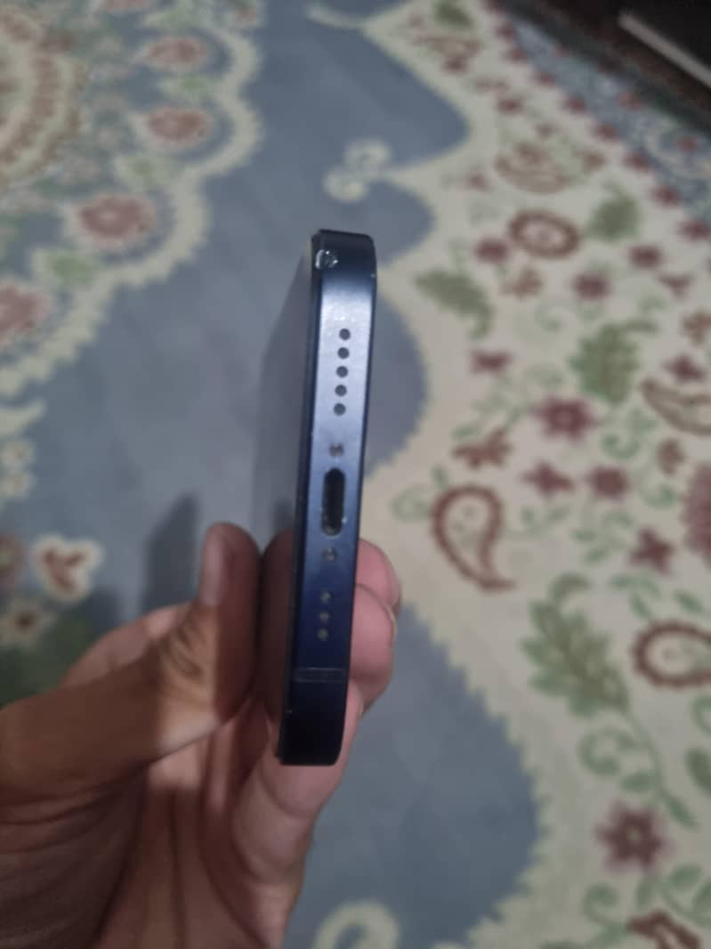 Apple iPhone 12 3