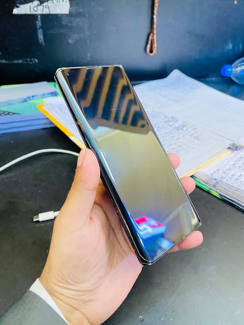 Motorola Edge Plus 0