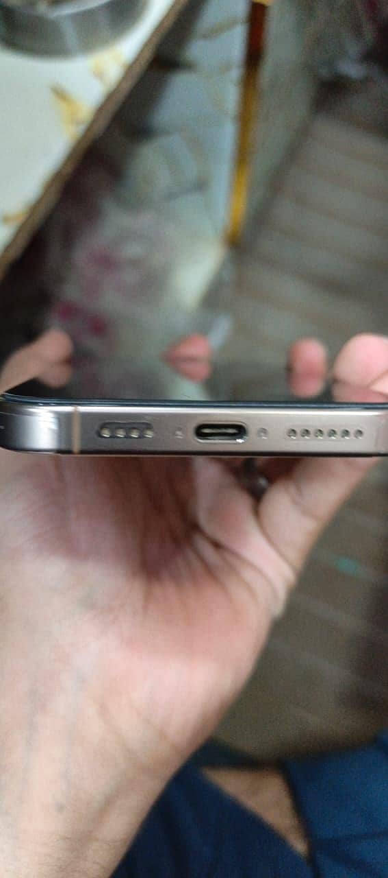 Apple iPhone 16 Pro Max 2