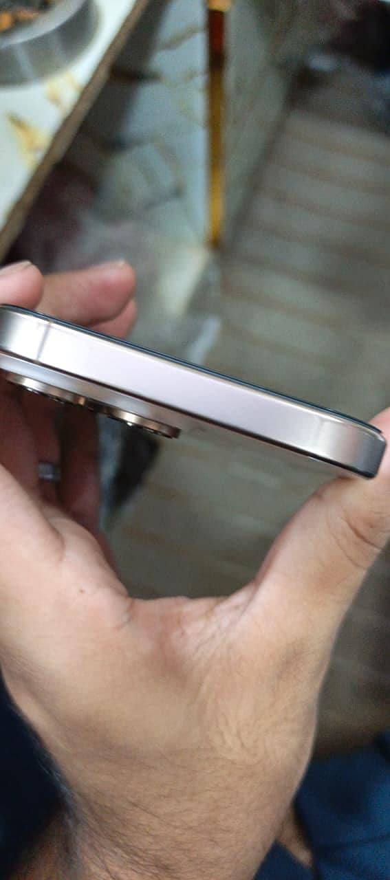 Apple iPhone 16 Pro Max 3