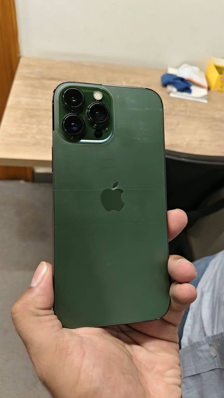 Apple iPhone 13 Pro Max 4