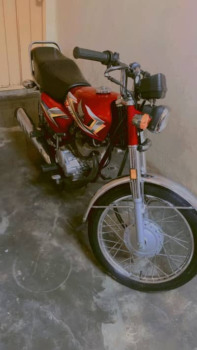 Honda 125 Red colors Good condition lush.