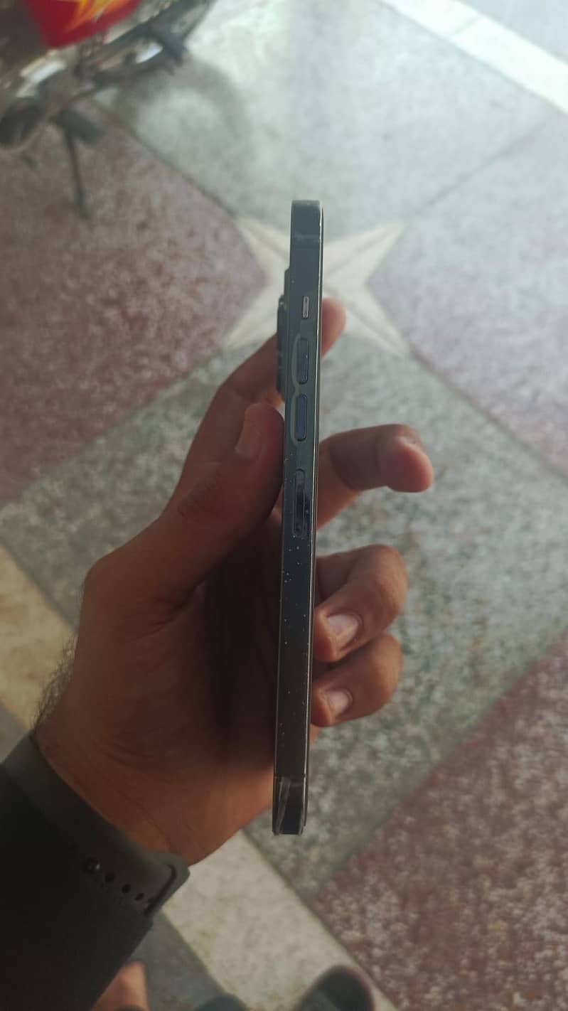 Apple iPhone 13 Pro Max 4