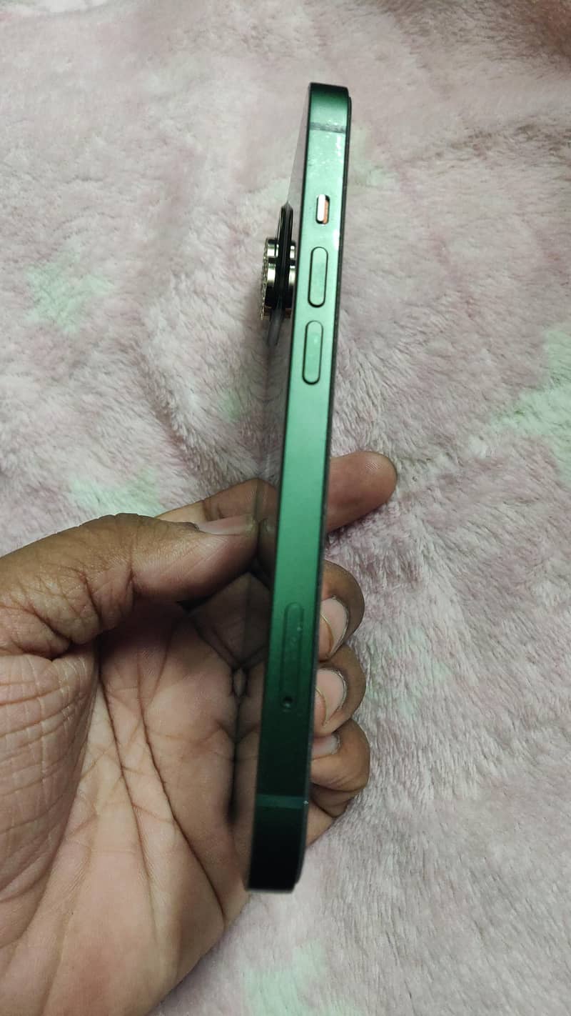 Apple iPhone 13 3