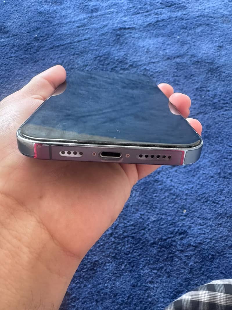 Apple iPhone 13 Pro Max 4