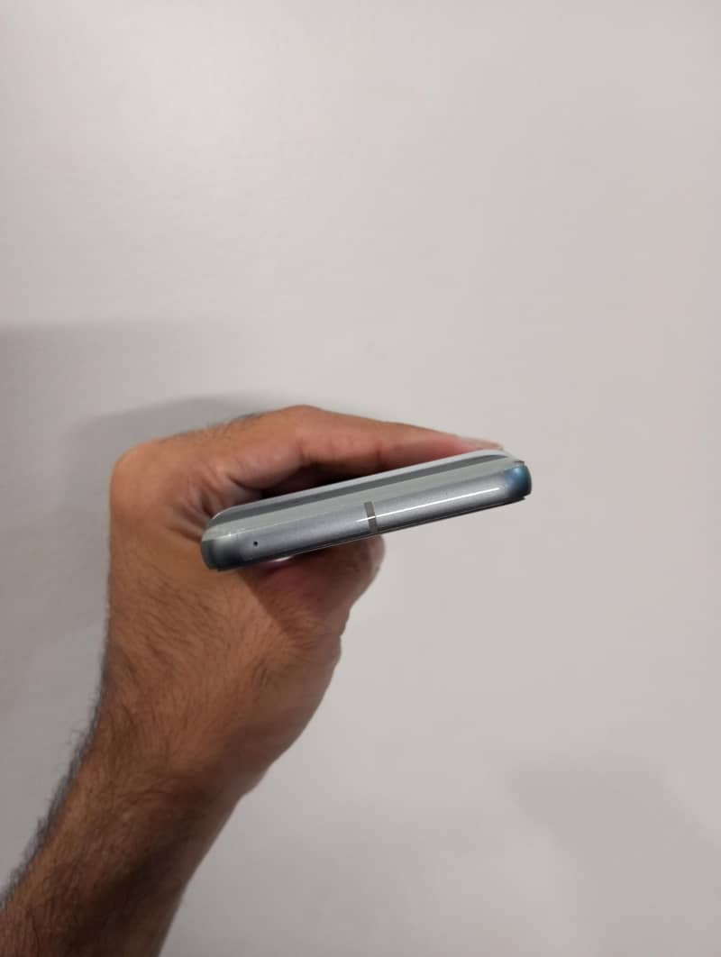Google Pixel 8 4