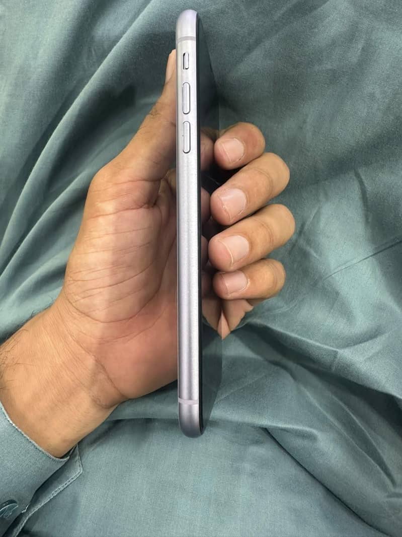 Apple iPhone 11 3