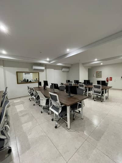 8/MARLA BRAND NEW BUILDING 3ND AND 4ND FLOOR AVAILABLE FOR RANT GOOD LOCATION FACING PARKING SINGLE BE MIL JAY GA