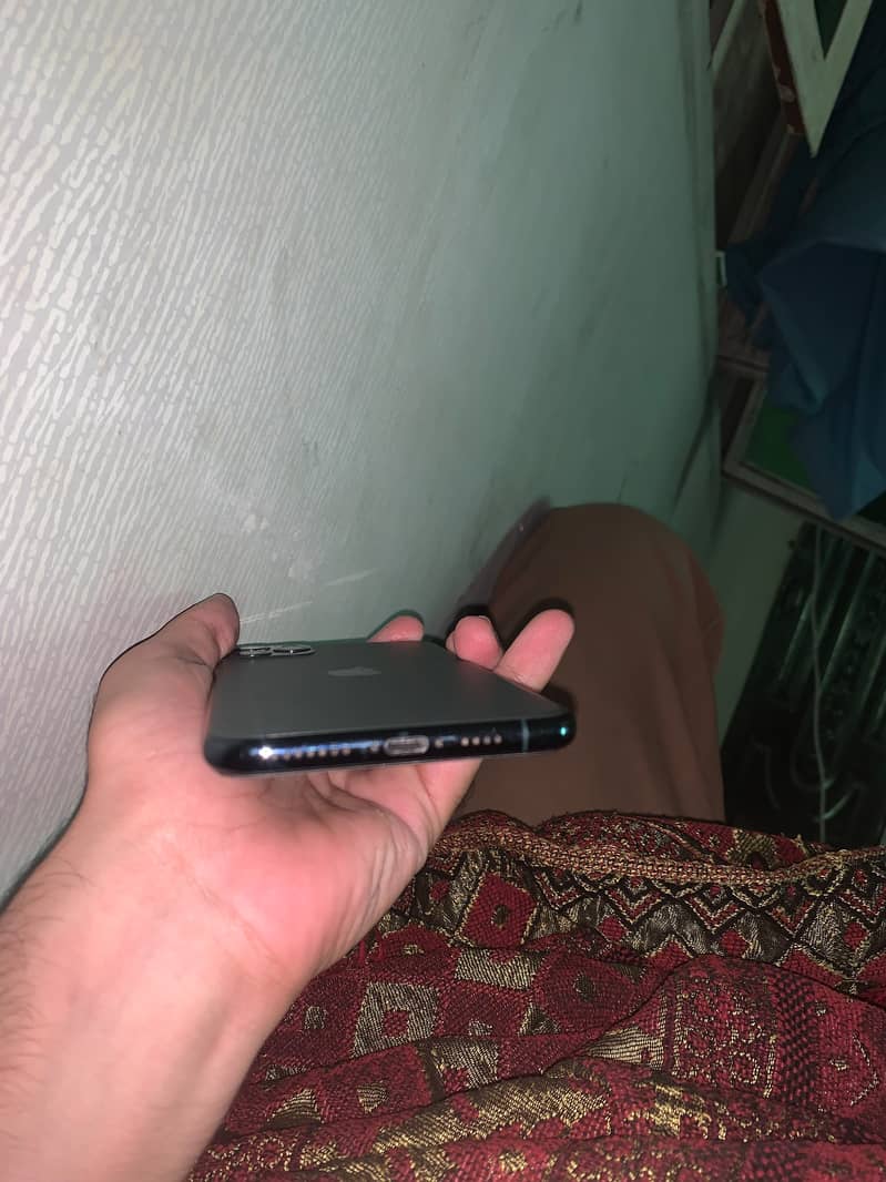 Apple iPhone 11 Pro Max 3