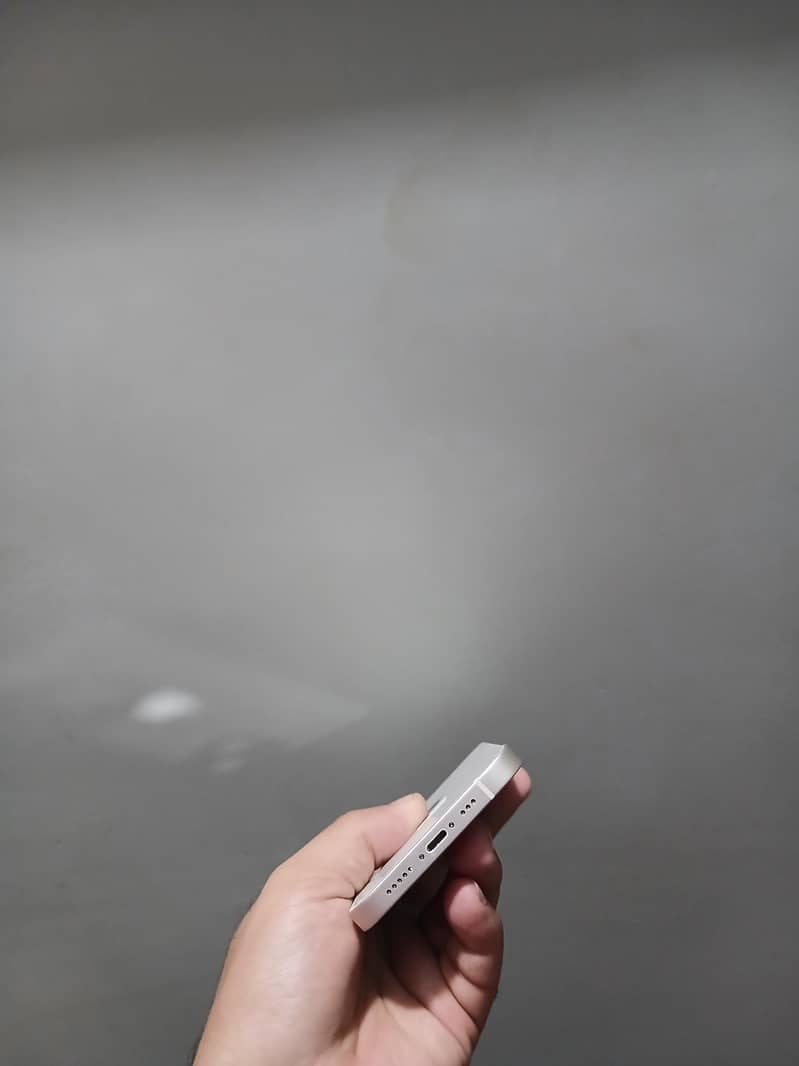 Apple iPhone 13 2