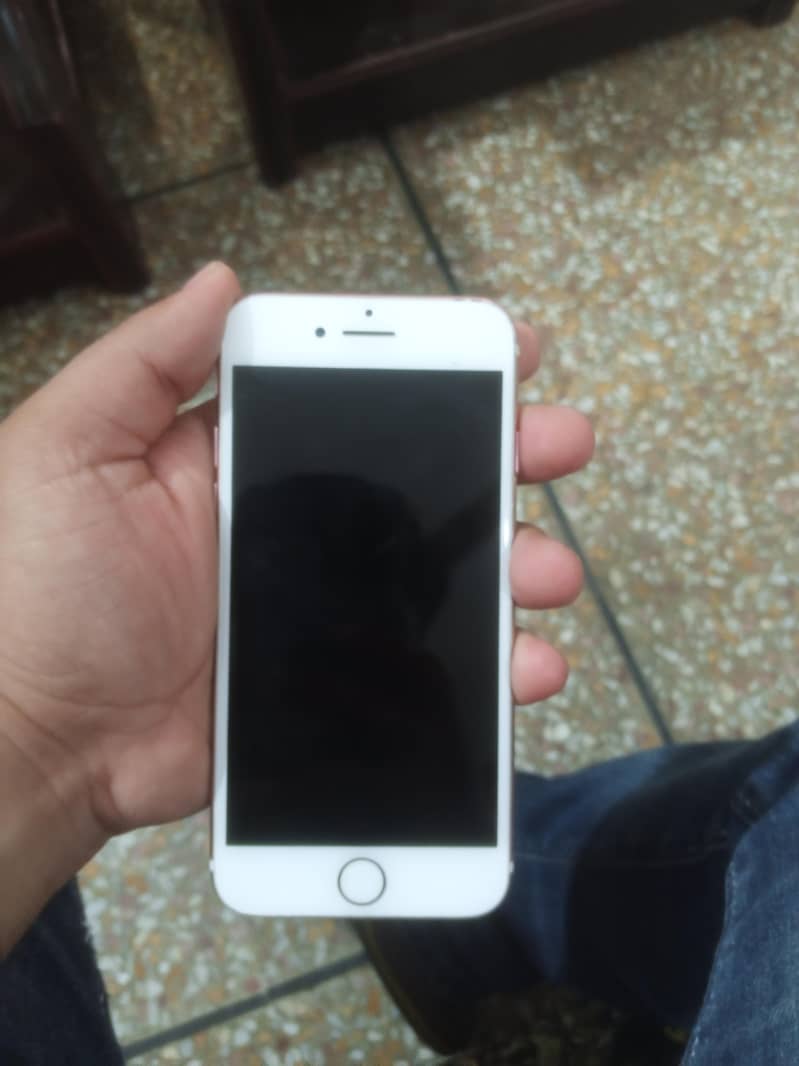 Apple iPhone 7 1