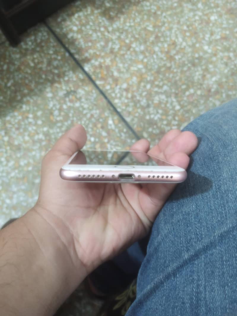 Apple iPhone 7 2