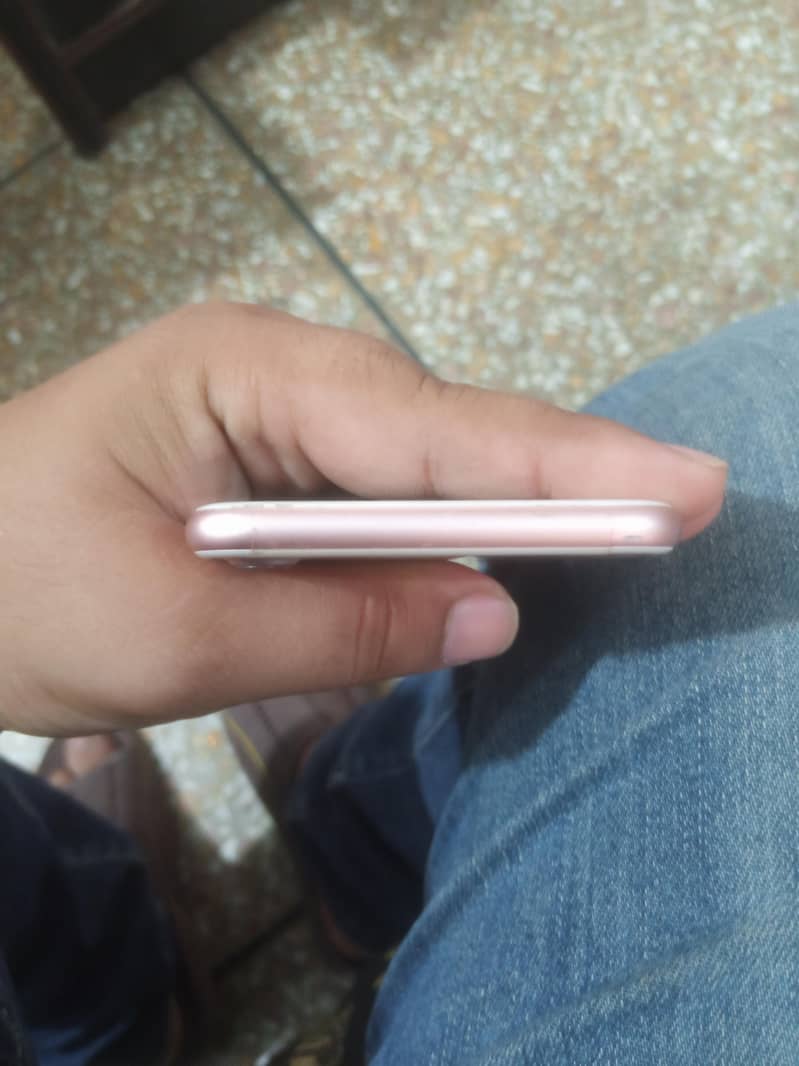 Apple iPhone 7 3
