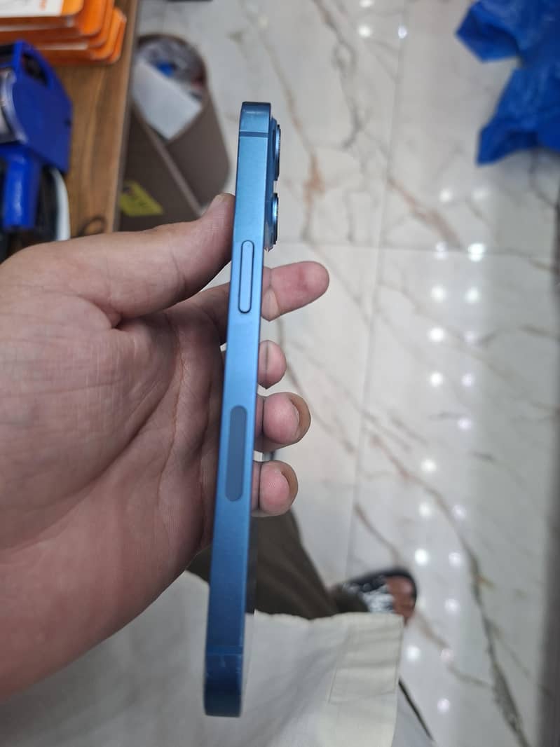Apple iPhone 13 1