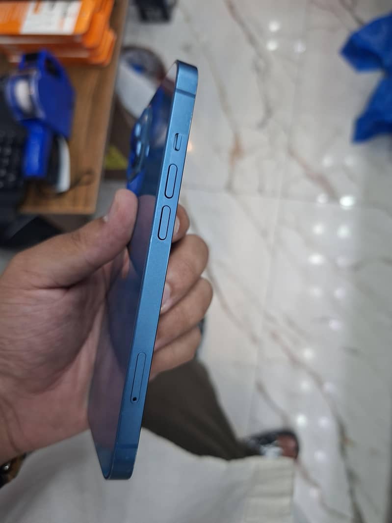 Apple iPhone 13 2
