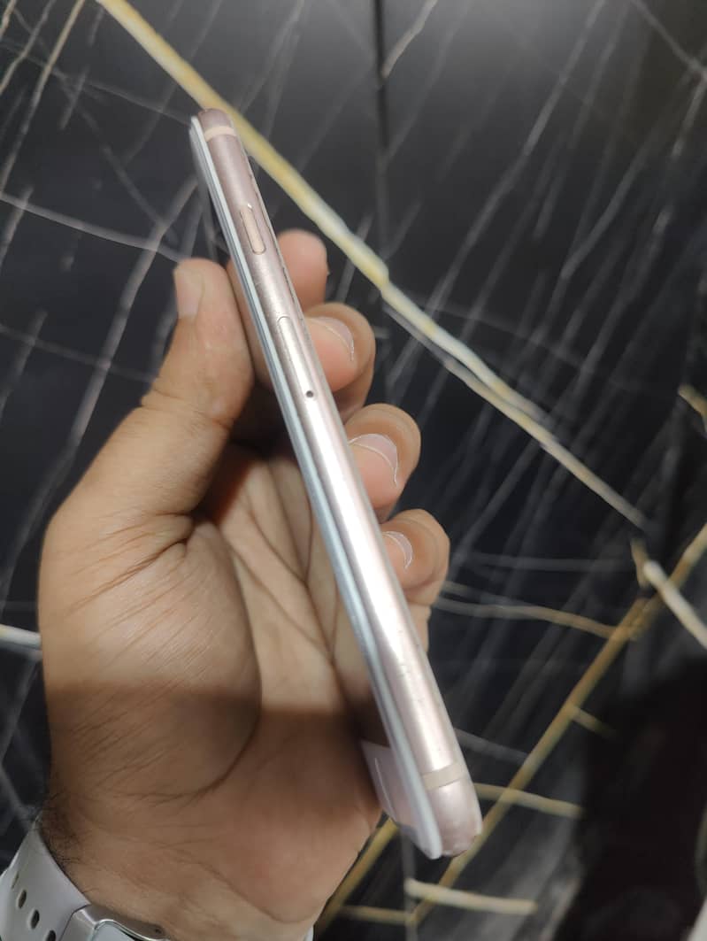 Apple iPhone 8 3
