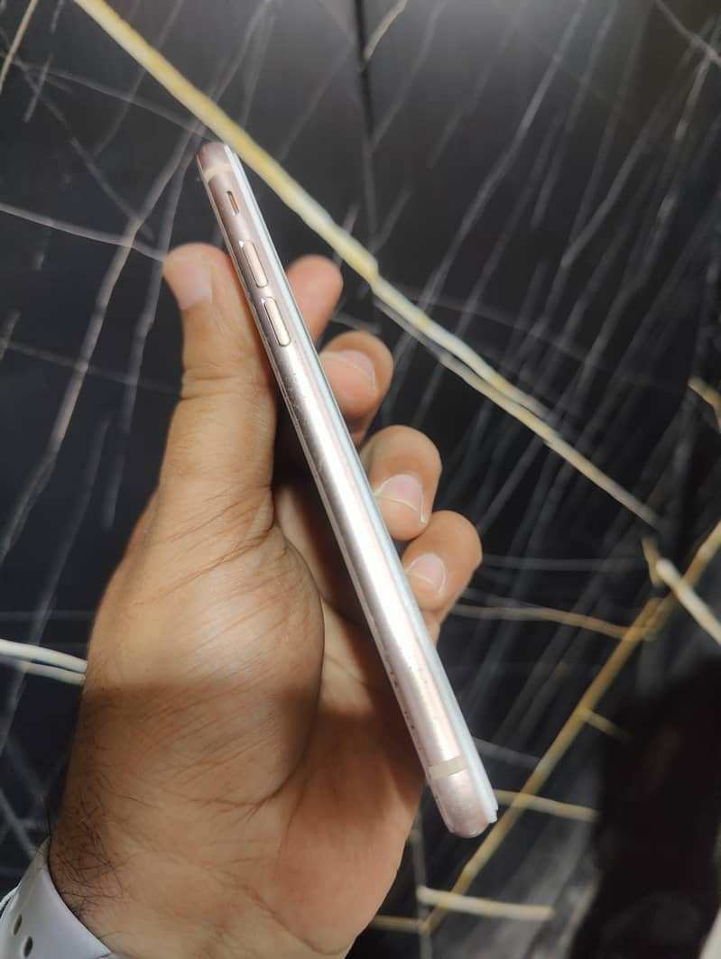 Apple iPhone 8 4
