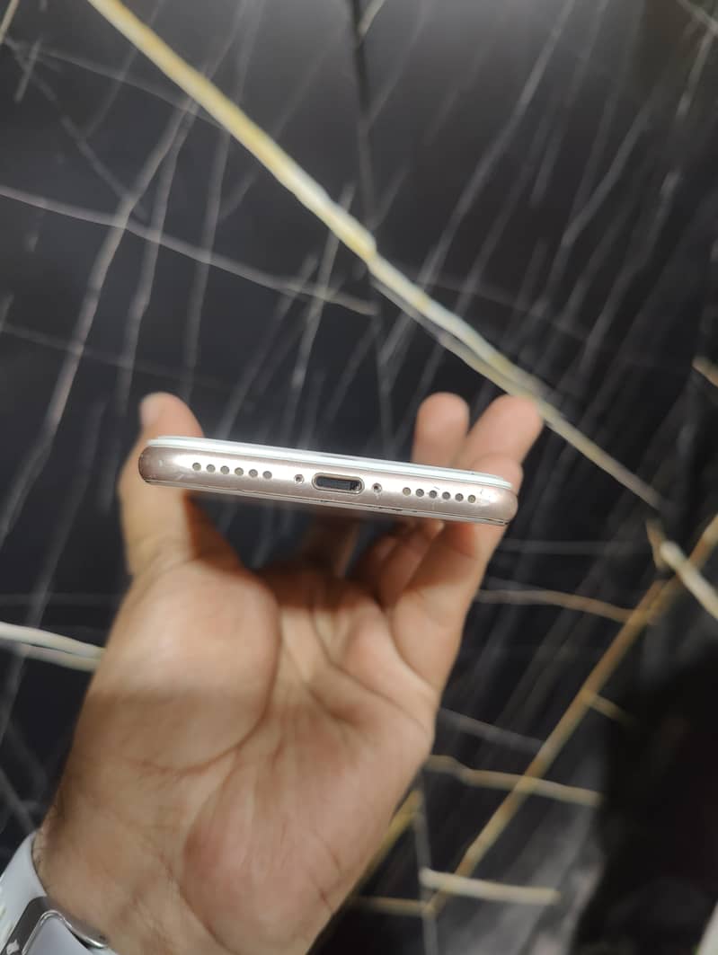 Apple iPhone 8 5