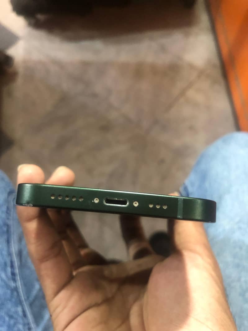 Apple iPhone 13 0
