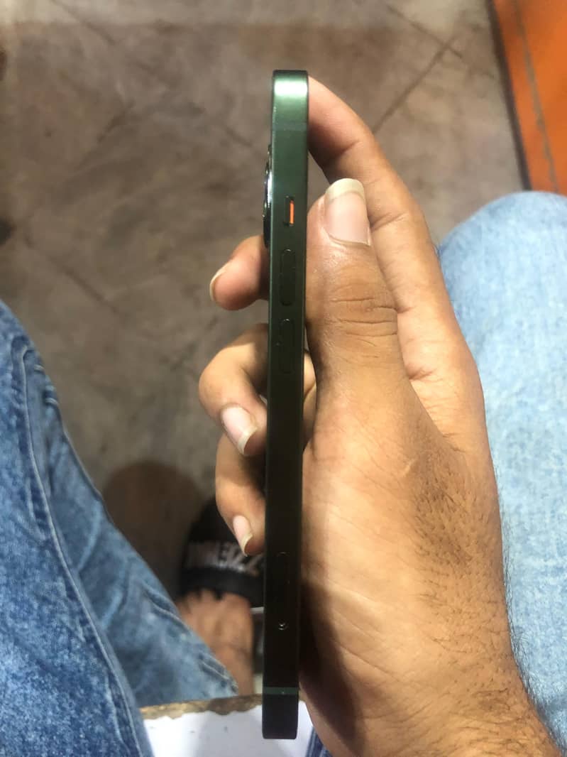 Apple iPhone 13 9