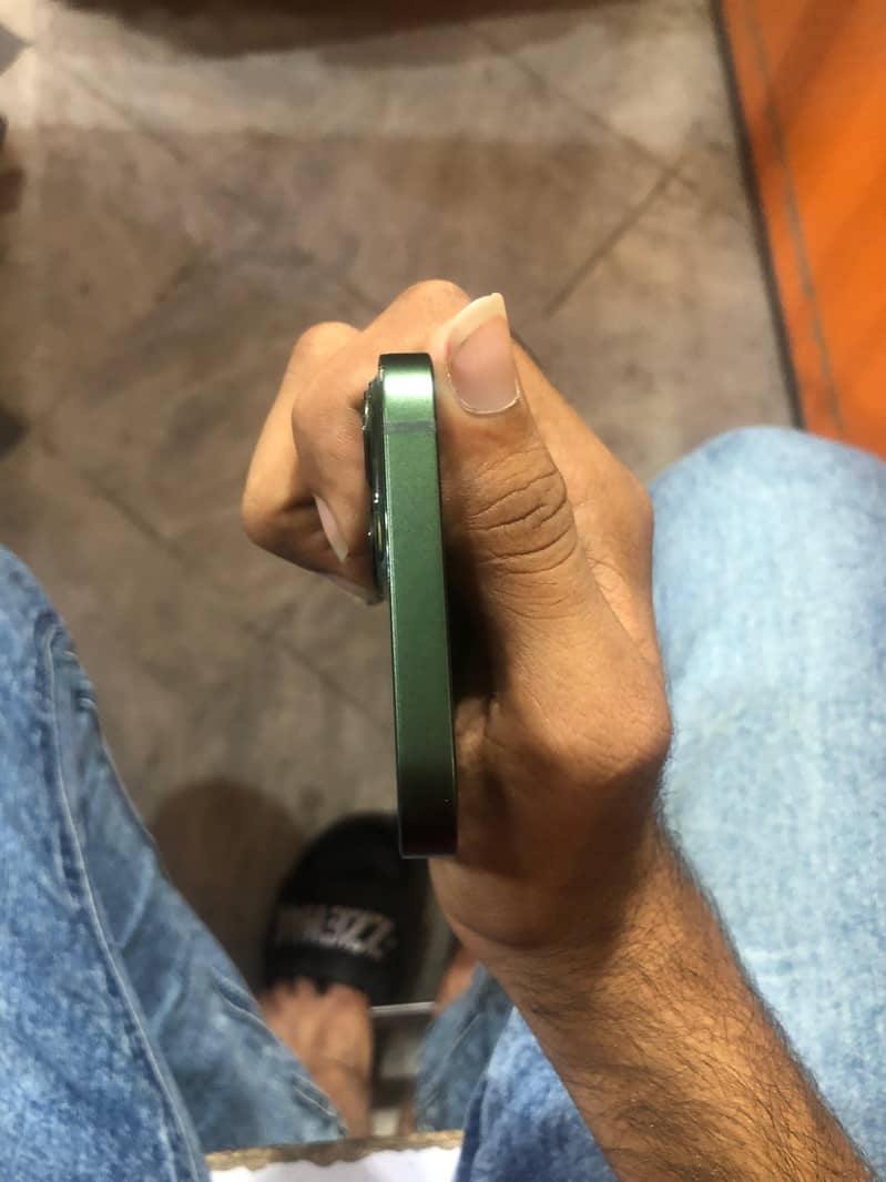Apple iPhone 13 10