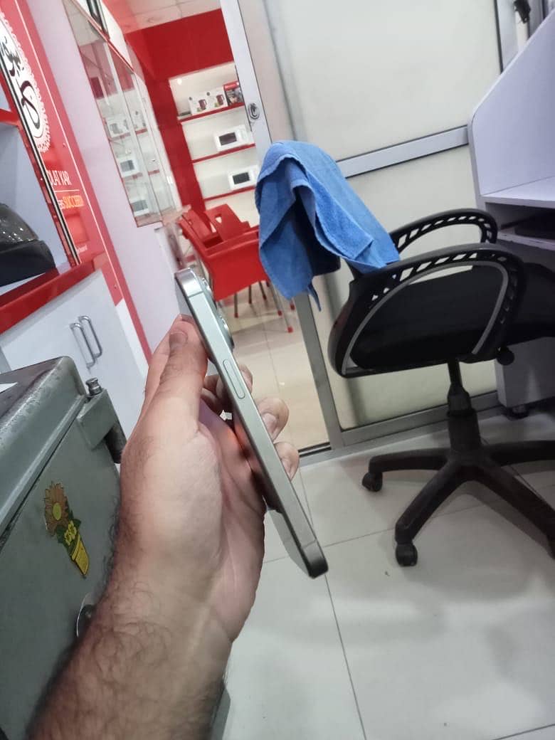Apple iPhone 15 Pro 4