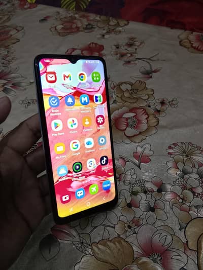 Samsung Mobile A70