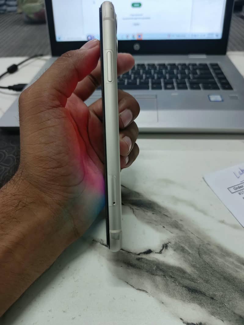 IPHONE 11 Non Pta 6