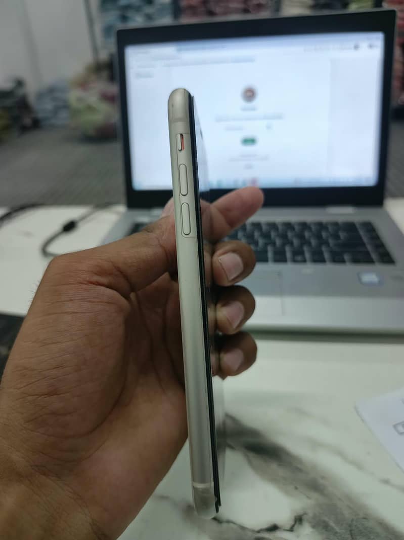 IPHONE 11 Non Pta 8