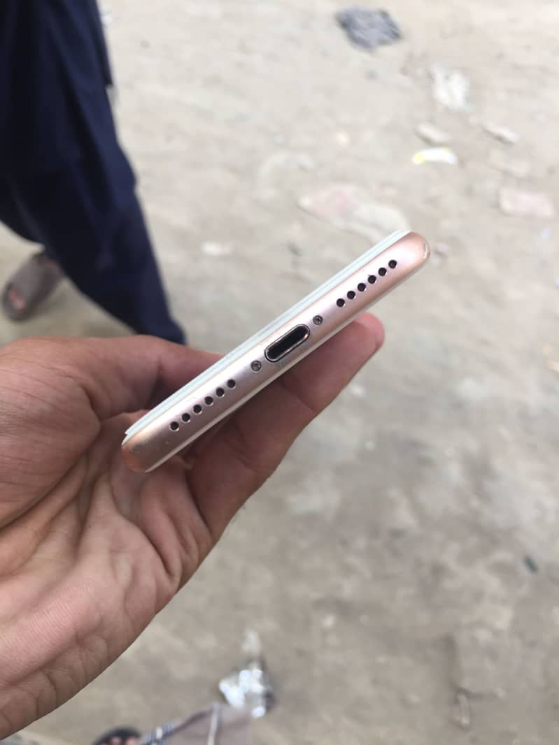 Apple iPhone 8 1