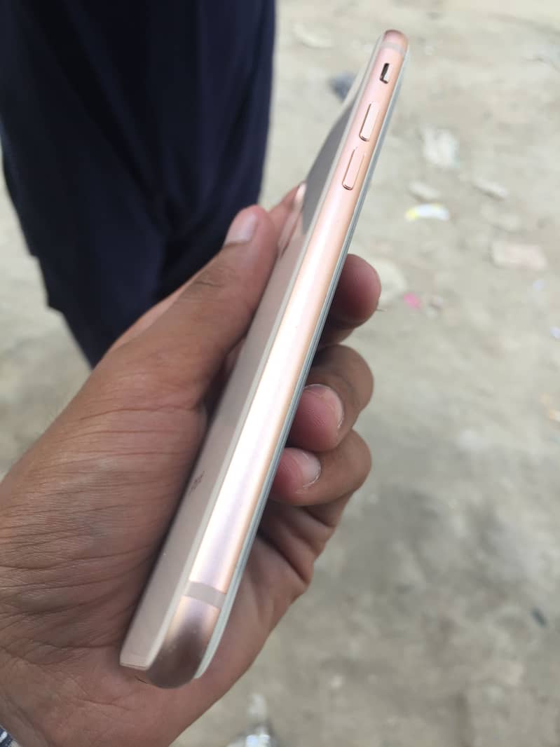 Apple iPhone 8 4