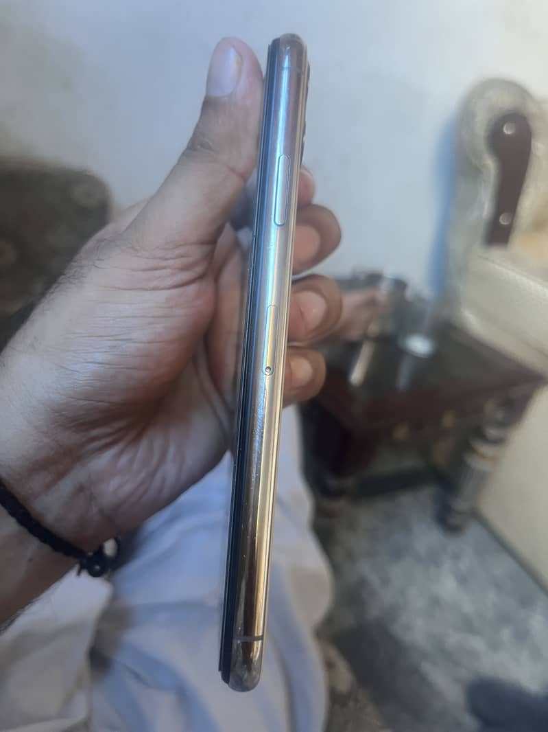 Apple iPhone 11 Pro Max 3