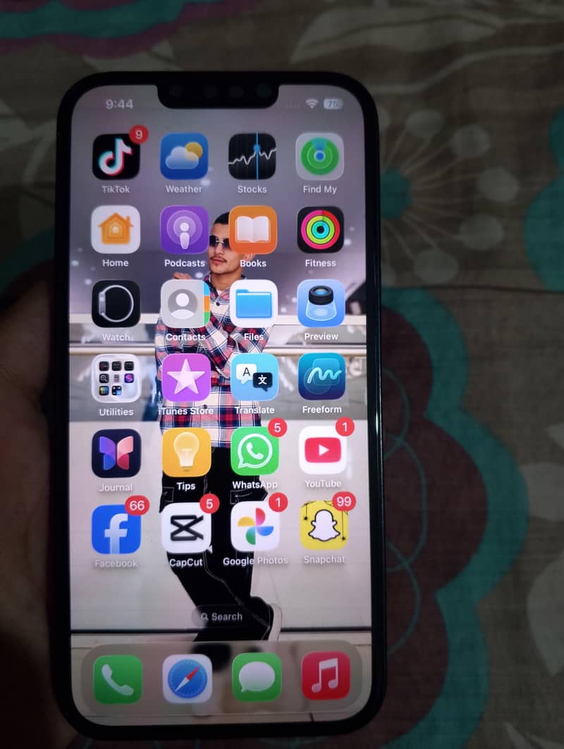 Apple iPhone 13 4