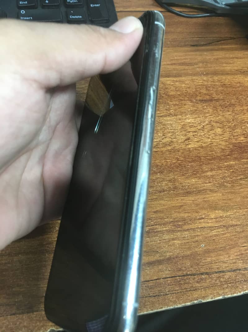 Apple iPhone X 4
