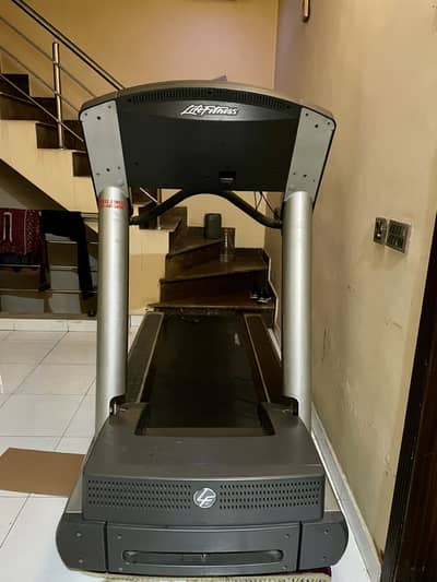Life fitness heavy duty treadmill