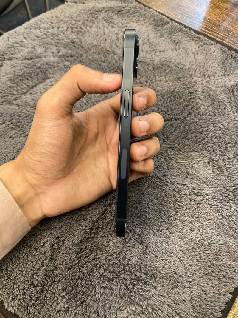 Apple iPhone 13 3