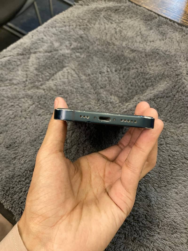 Apple iPhone 13 6