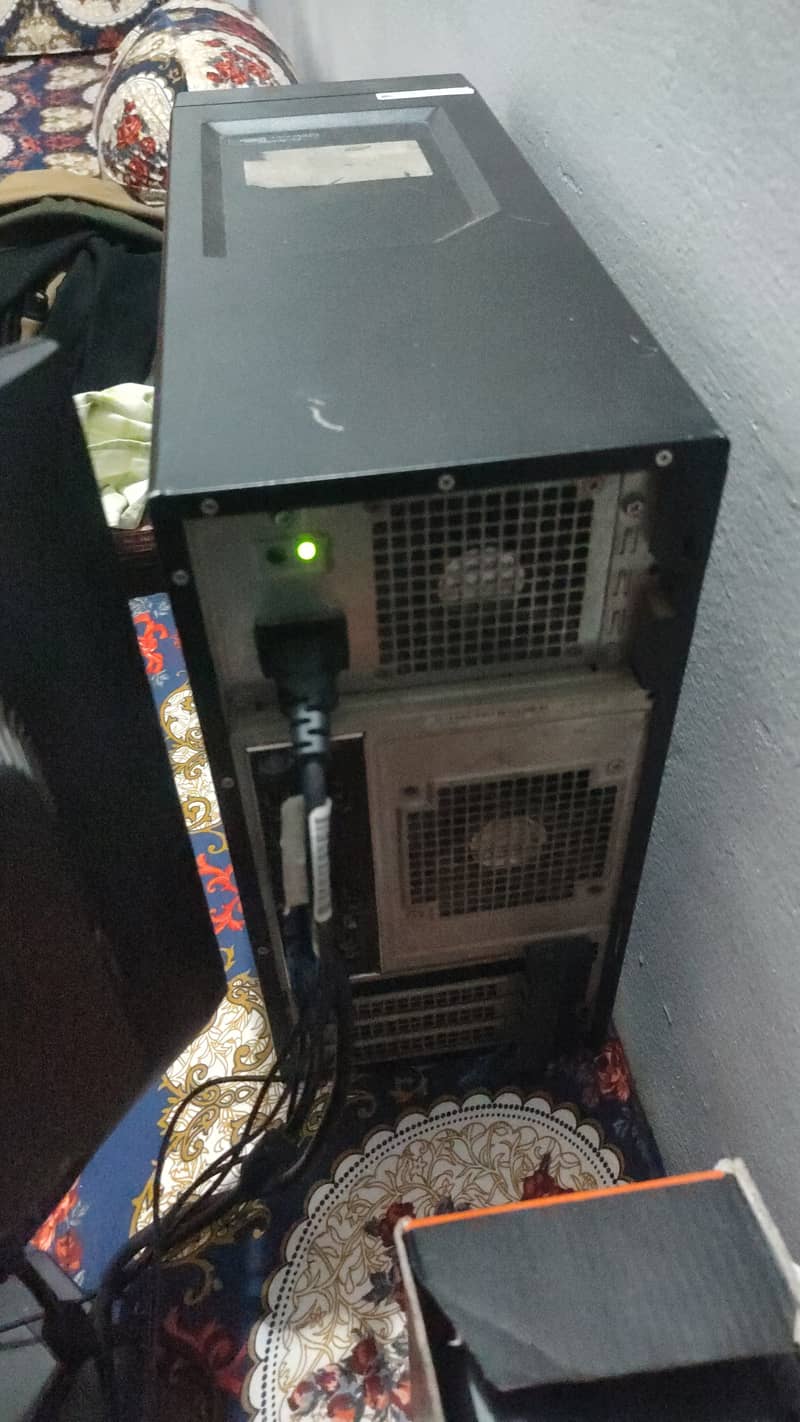 Dell PC with screen full setup 4