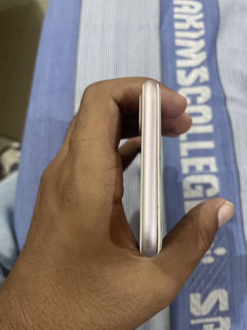 Apple iPhone 7 Plus 3